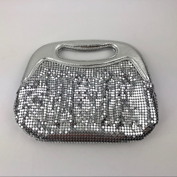 La Regale Handbags - La Regale Vintage Chainmail Handle Clutch Silver